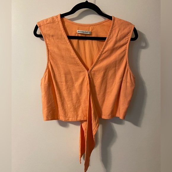 Like-New Abercrombie & Finch Crop Top - Picture 1 of 5